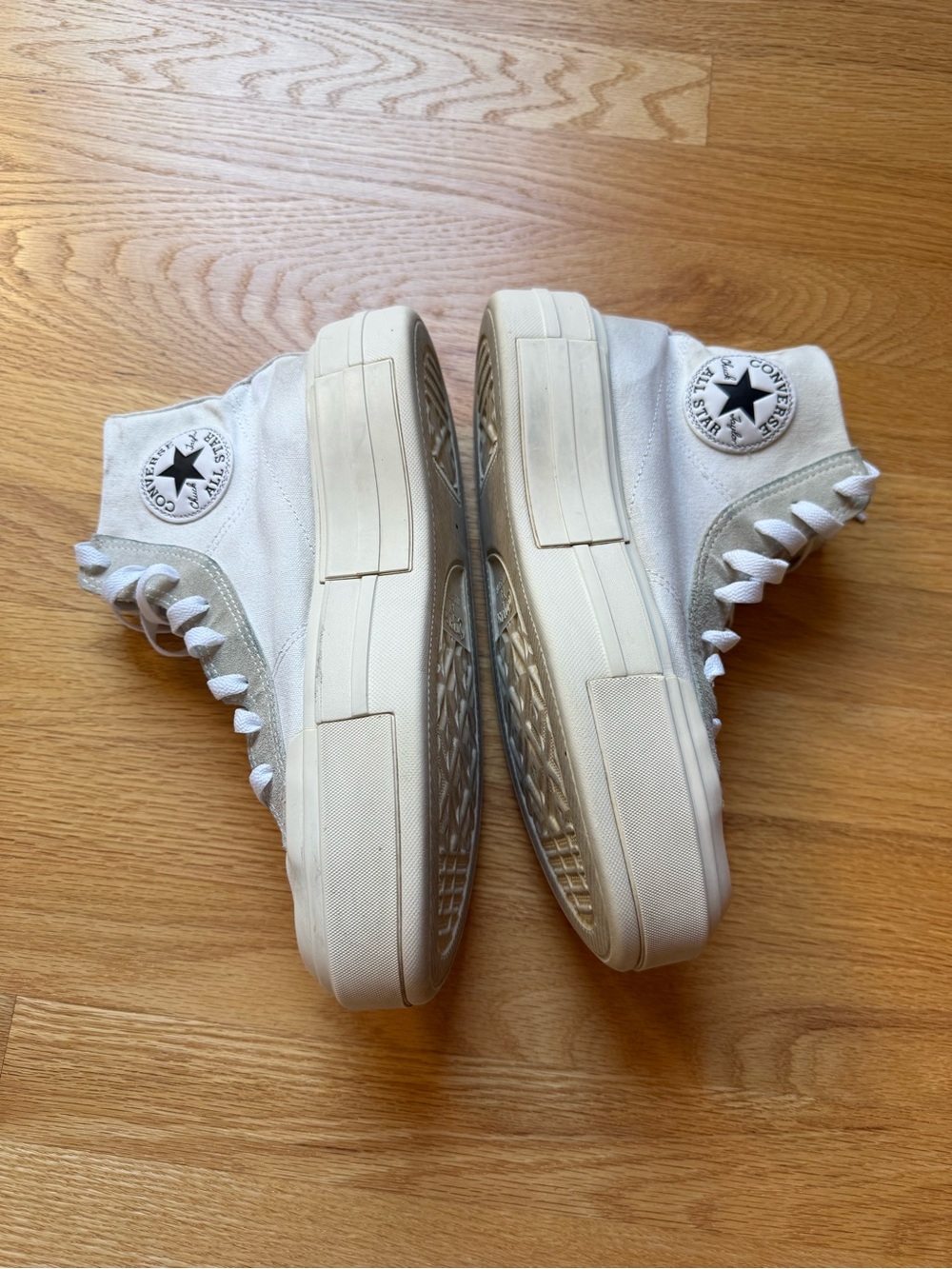 Converse High-Top Sneakers in Cream and White 7M 9Women
